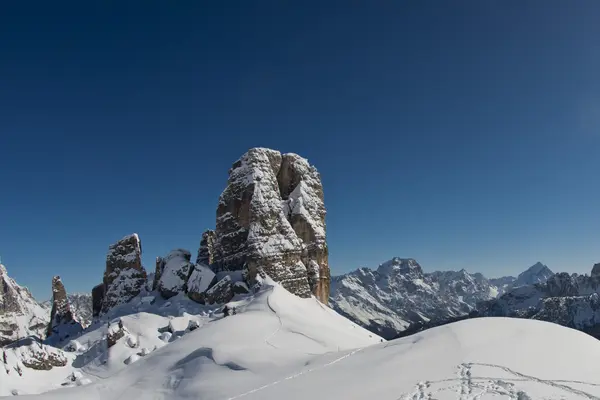 Dolomity obrovské panorama pohled v zimě sníh — Stock fotografie