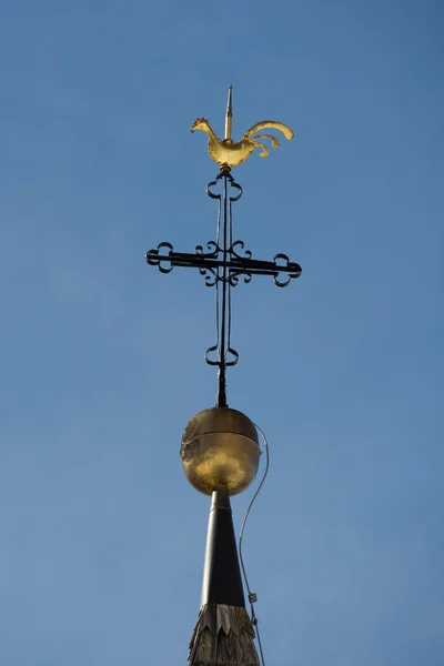 Dolomiterna gamla kyrkan cross — Stockfoto