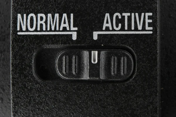 Normal aktiv switch på svart bakgrund — Stockfoto