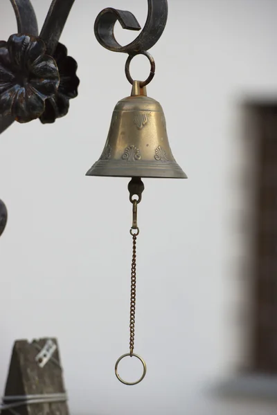 Starý malý bronzový zvonek — Stock fotografie
