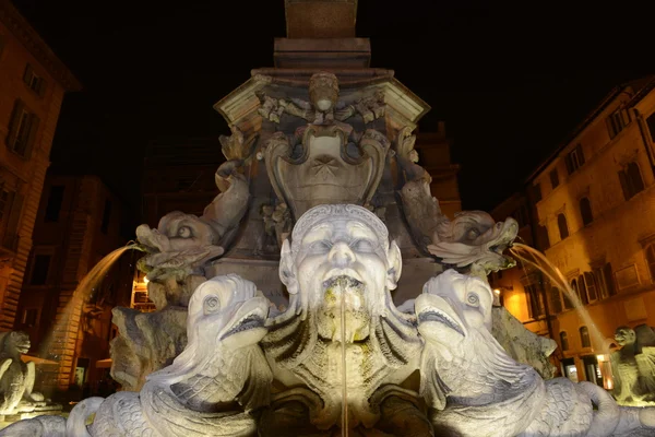 罗马万神殿喷泉夜景 — 图库照片