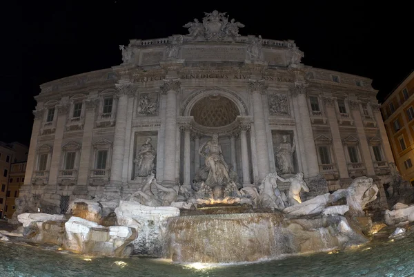 Roma Fonte di trevi vista noturna — Fotografia de Stock