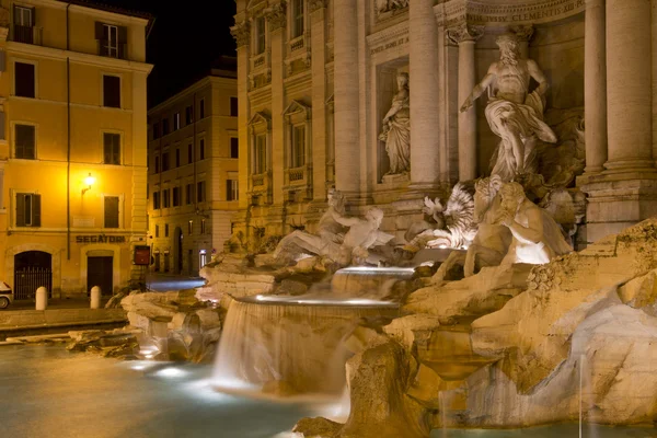 Rome Fountain di trevi night view — Stock Photo, Image