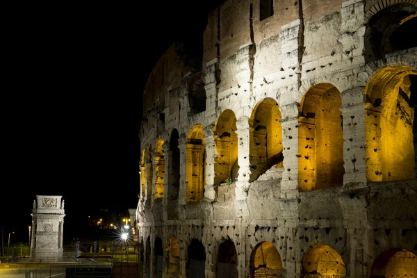 Rom Kolosseum Nachtansicht — Stockfoto