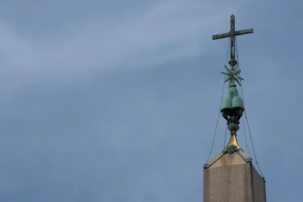 Rom Vatikanstaten placera obelisk av saint peter domkyrka brons cross — Stockfoto