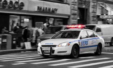 NYPD polis arabasında new york aksiyon sahnesi