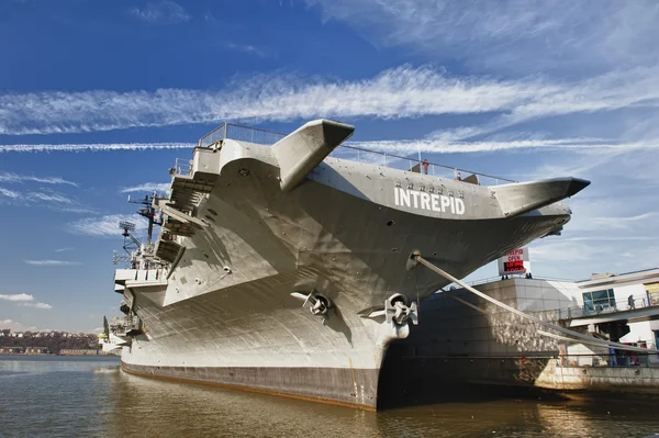 Intrepid ii Wereldoorlog vervoerder in new york — Stockfoto