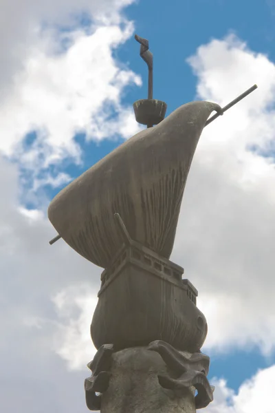 Roma bronze Caravela Christopher columbus monumento — Fotografia de Stock