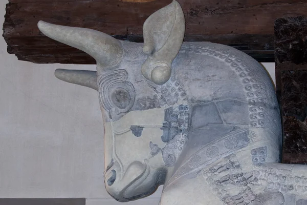 Babilônia Antiga e Assíria escultura touro da Mesopotâmia — Fotografia de Stock