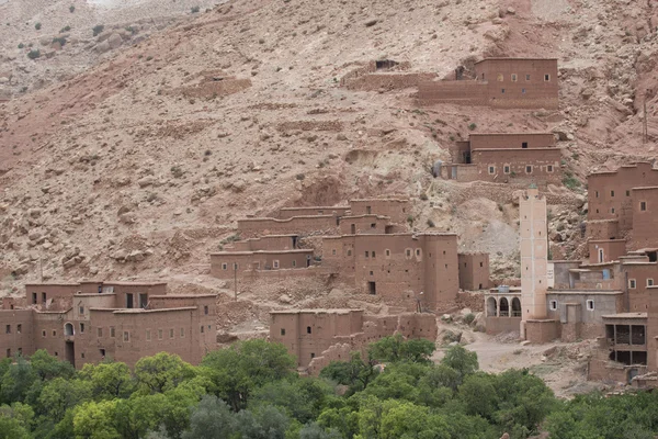 Villaggio marocchino nel deserto — Foto Stock