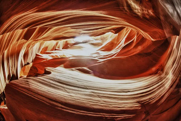 öğle saatlerinde ışıklı antilop Kanyonu