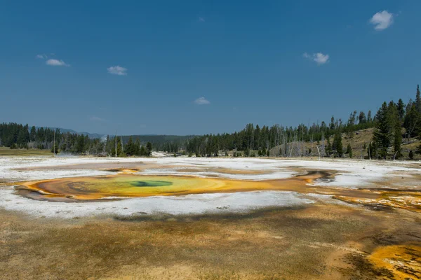 Yellowstone hot springs naturliga bakgrund — Stockfoto