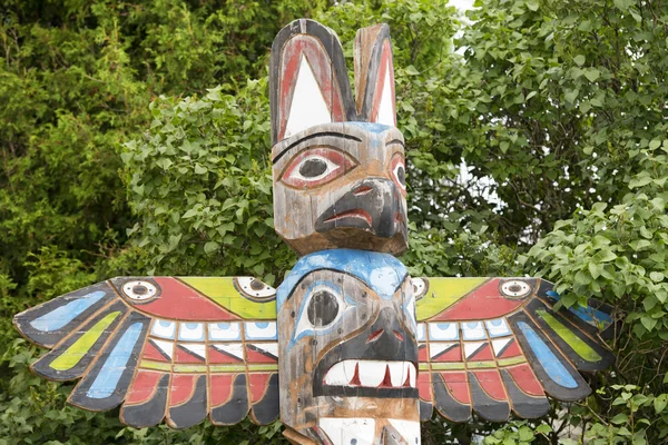 Totem indien poteau en bois — Photo