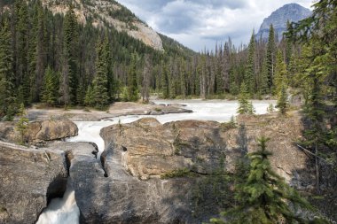 Emerald Gölü doğal köprü