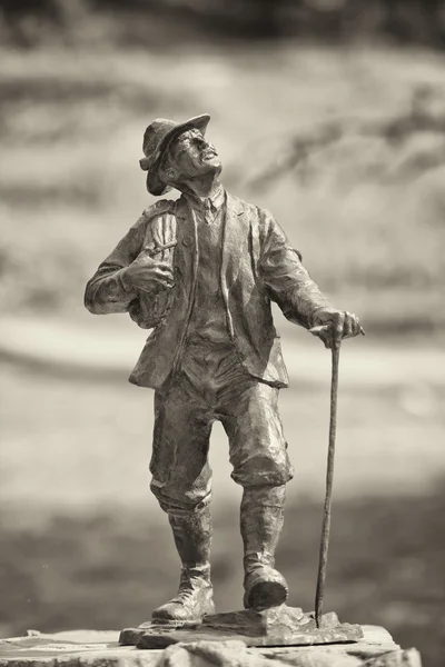 Estatua del viejo excursionista —  Fotos de Stock