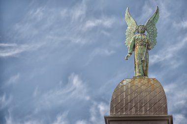 Montreal kilise bakır heykeli