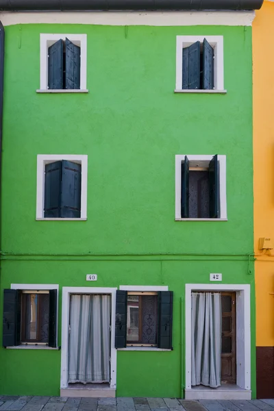 Barevné domy burano Benátky — Stock fotografie