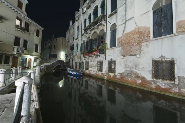 Canales de Venecia vista nocturna — Foto de Stock