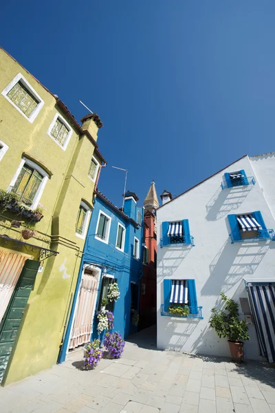 Красочные дома в Бурано Венеция — стоковое фото