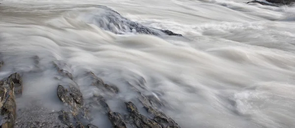 Een rivier in yoho banff park jasper — Stockfoto