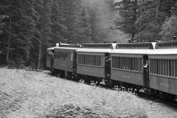 Yukon Gold Rush viejo Tren madera y puente de hierro — Foto de Stock
