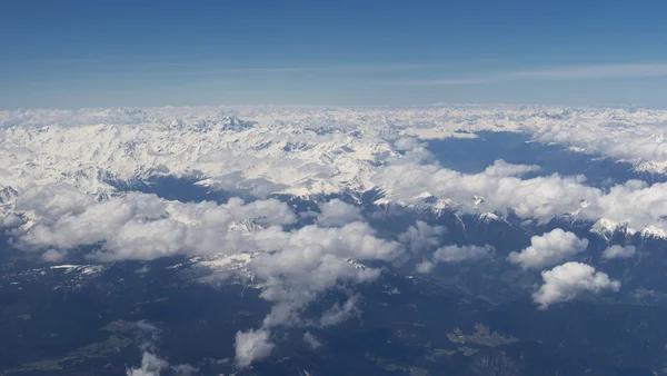 Воздушный вид на Альпы — стоковое фото