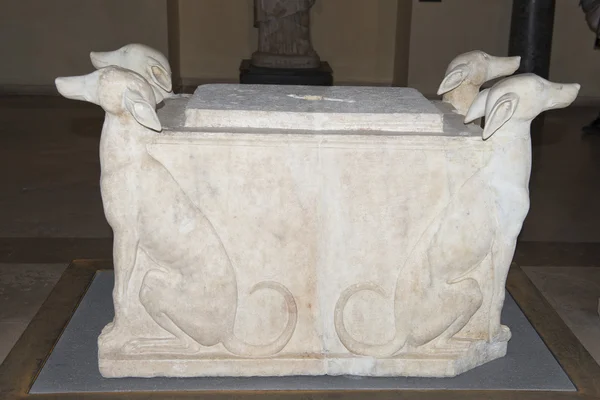 Campidoglio museum dogs marble container — Stock Photo, Image