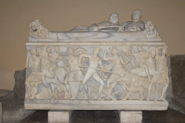 Marmeren reliëf-container van de Campidoglio museum-bas — Stockfoto
