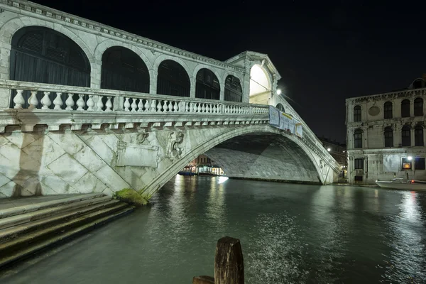 Venice vista noturna de rialto — Fotografia de Stock