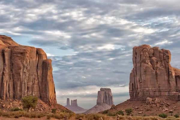 Monument Valley view on cloudy sky background — Stock Photo, Image