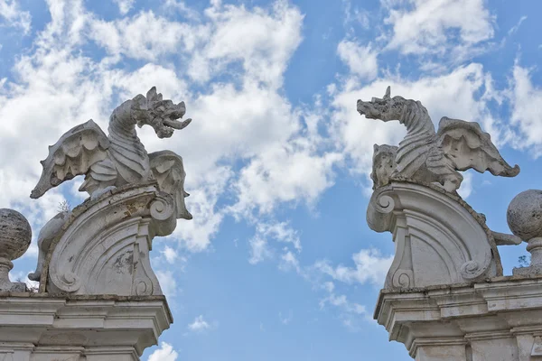 Estátua de dragão de pedra — Fotografia de Stock