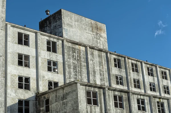 Gammal övergiven byggnad i whittier — Stockfoto