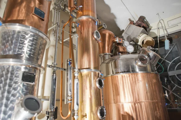 Copper still alembic inside distillery — Stock Photo, Image