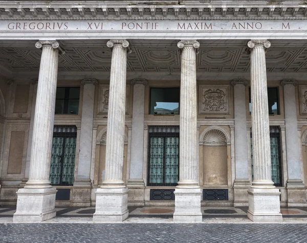 Montecitorio palace plats och obelisken Visa — Stockfoto