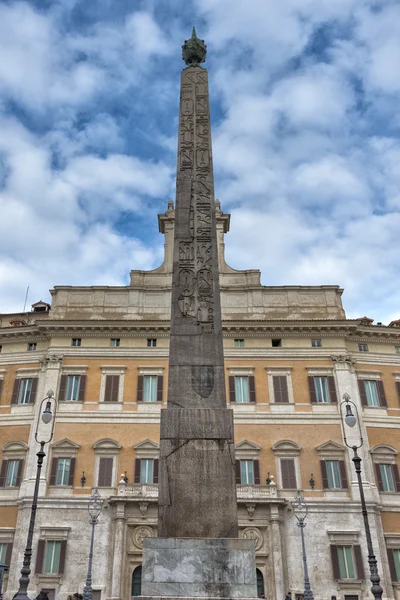 Montecitorio Palast Platz und Obelisk Blick — Stockfoto