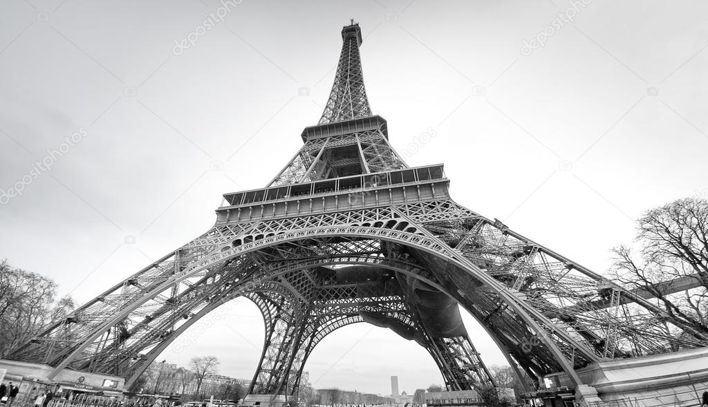 Tour Eiffel in black and white