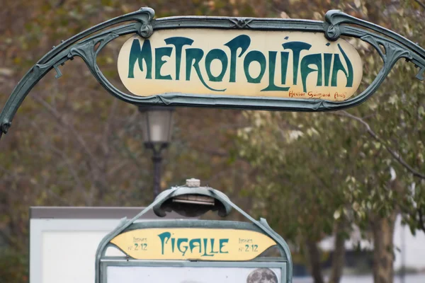 Metrô de Paris Metropolitain Sign Pigalle — Fotografia de Stock