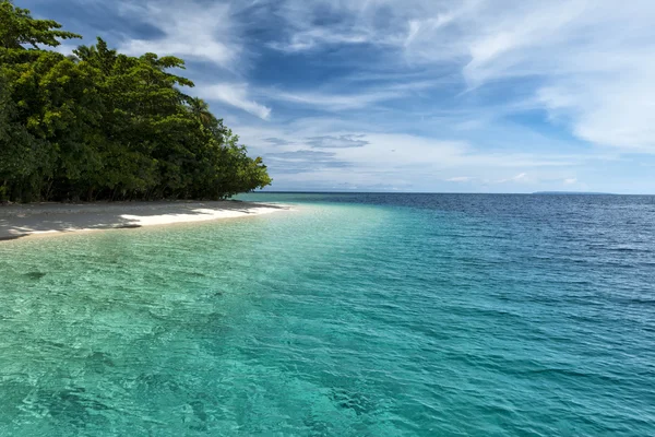 Tropik cennet kristal su beach — Stok fotoğraf