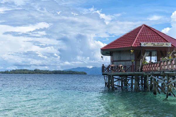 Resort i ett tropiskt paradis turkost vatten — Stockfoto