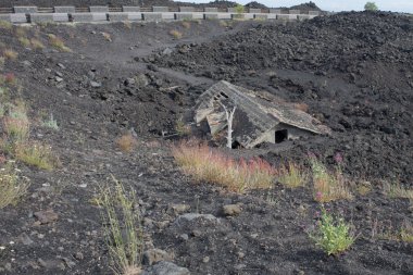 etna yanardağı üzerinde patlama yok evi