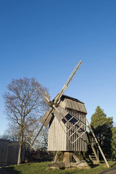 Houten windmolen — Stockfoto