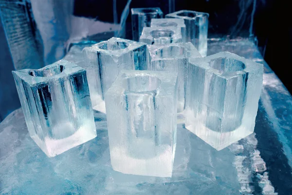 Bloques de hielo vasos en un bar bar del hotel de hielo —  Fotos de Stock