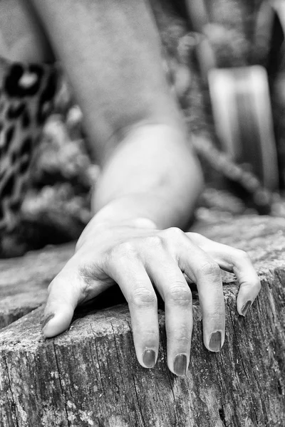 Mano mujer en blanco y negro — Foto de Stock