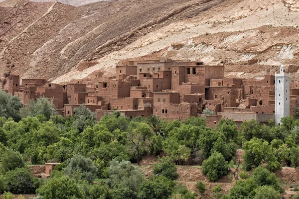 Marocká osídlení na cestě do ait ben haddou — Stock fotografie