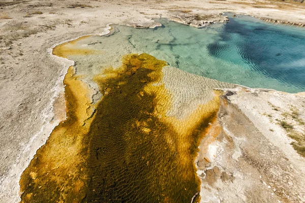 Yellowstone saffier zwembad — Stockfoto