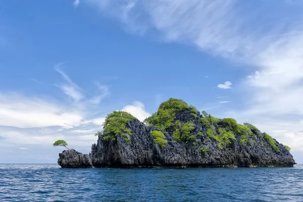 Křišťálové vody oceánu moře Papua tyrkysové tropického ráje beach — Stock fotografie