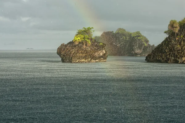 Raja ampat papua Indonesien stora panorama landskap — Stockfoto