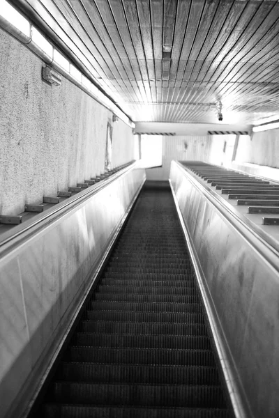 Washington DC Metro escalator  in black and white — Stock Photo, Image