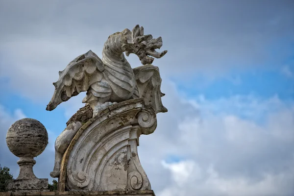 Drachenstatue aus Stein — Stockfoto