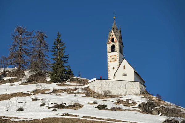 在冬天的山教堂 — 图库照片